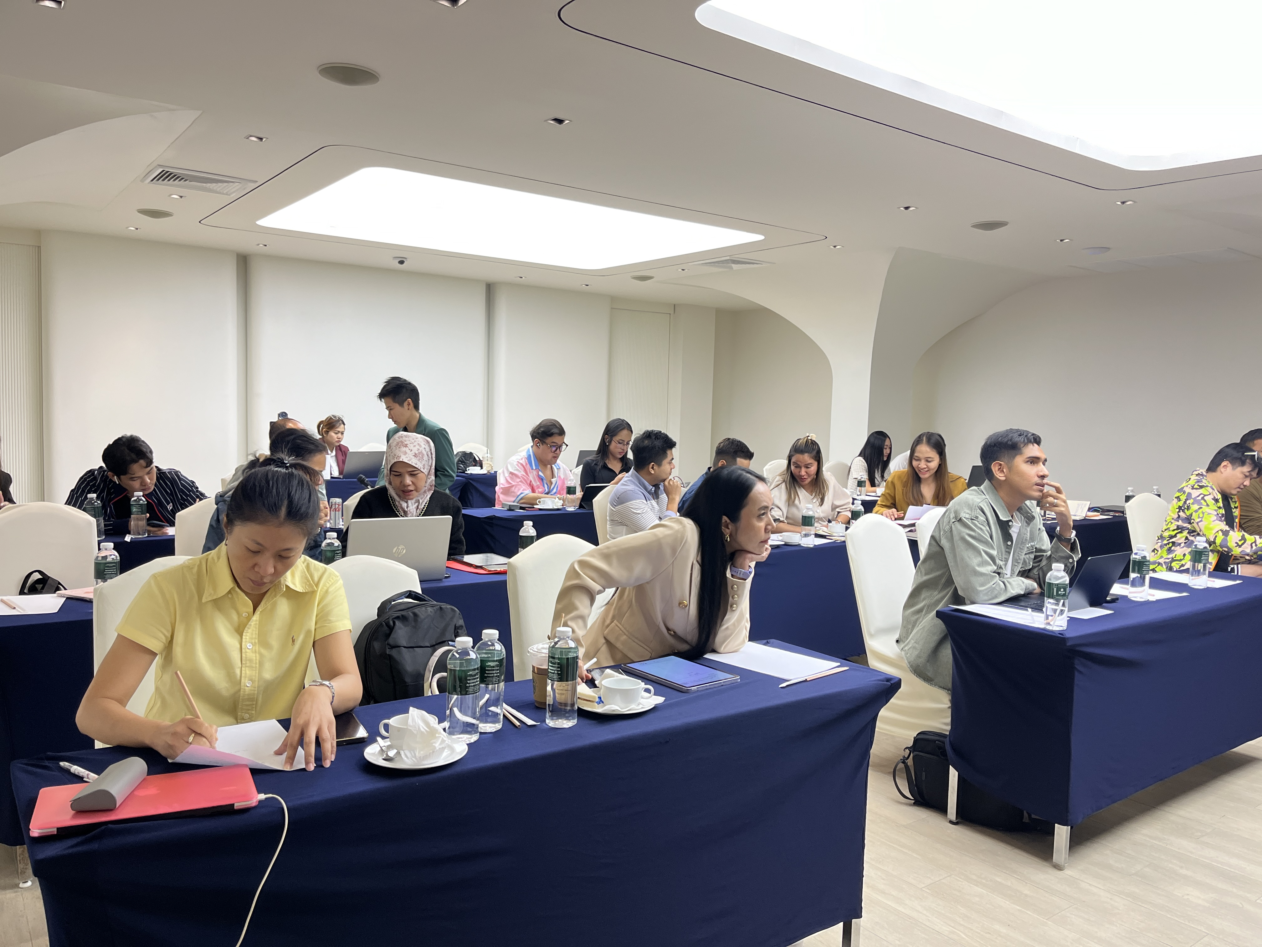 L Square Class Atmosphere 4